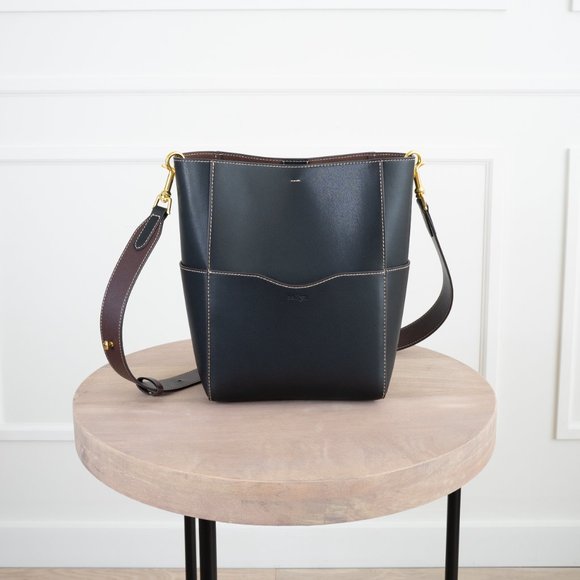 😍 The Jordan Leather Bucket Bag - Black - Picture 11 of 17